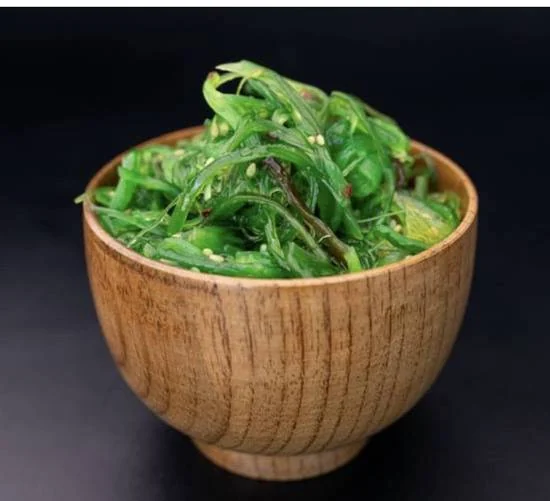 Photo d'une salade d'algues wakame servie en entrée chez Yushithaï, restaurant japonais à Lyon 6